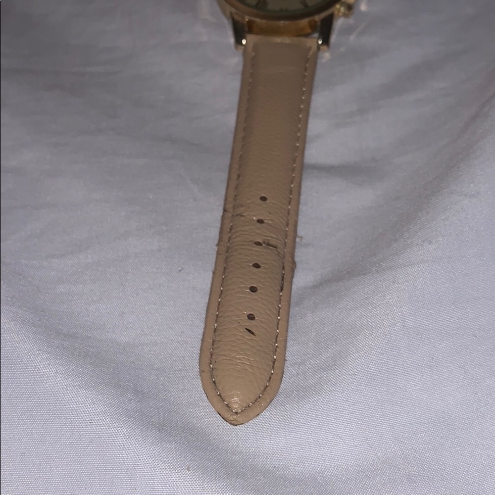 Watch - Picture 2 of 3